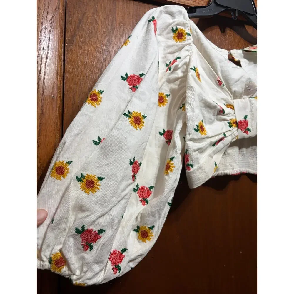 FARM Rio Floral Embroidered Cropped Blouse XS Puff Sleeve Smocked Back